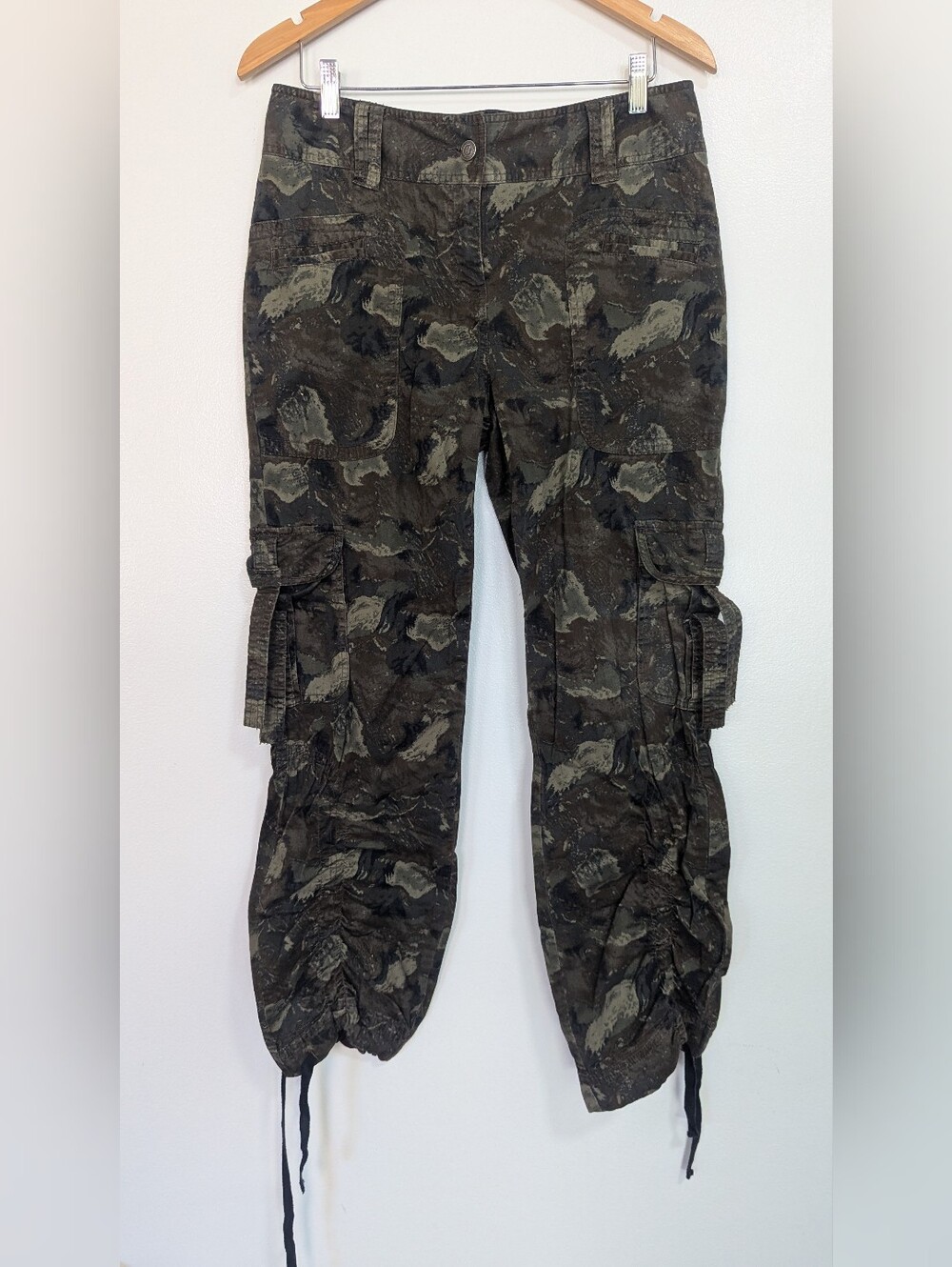 INC International Concepts Camo Ruched Hem Cargo Pants Y2K Size 8 Green Brown